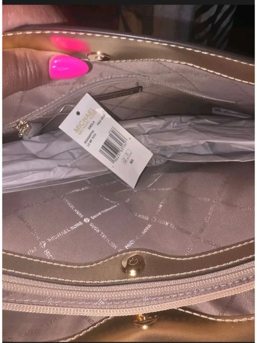 Michael Kors Sheila Pale Gold Large Tote Bag With Logo Charm Top Zipper & Multip